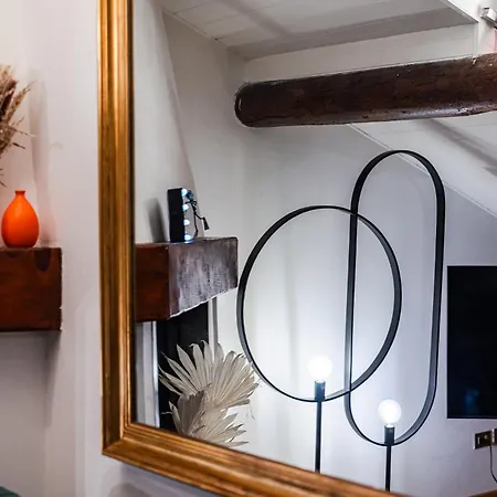 The Mirror Attic - Moscova Brera * Mediolan