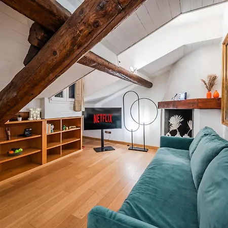 The Mirror Attic - Moscova Brera מילאנו